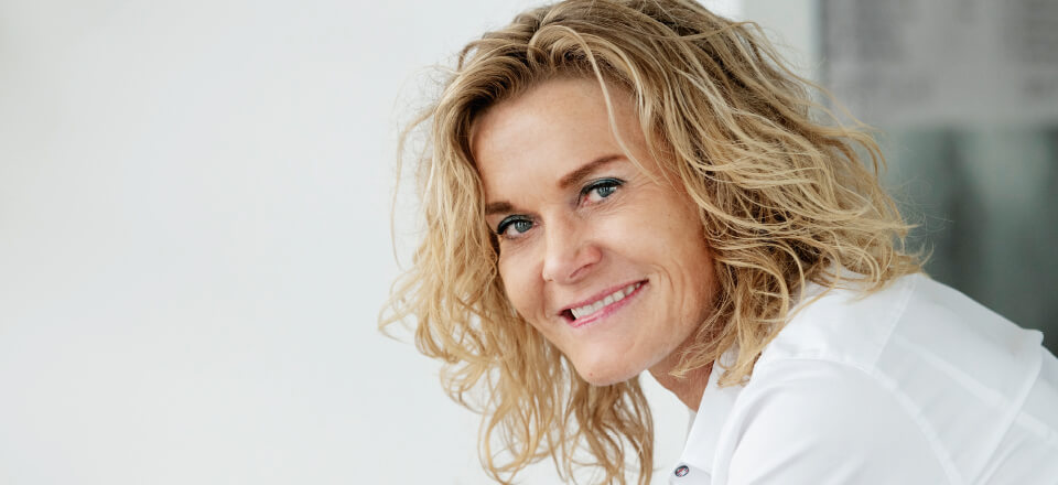 Charlotte Bøving fortæller om at vokse op med en dominerende far og leve med kræft