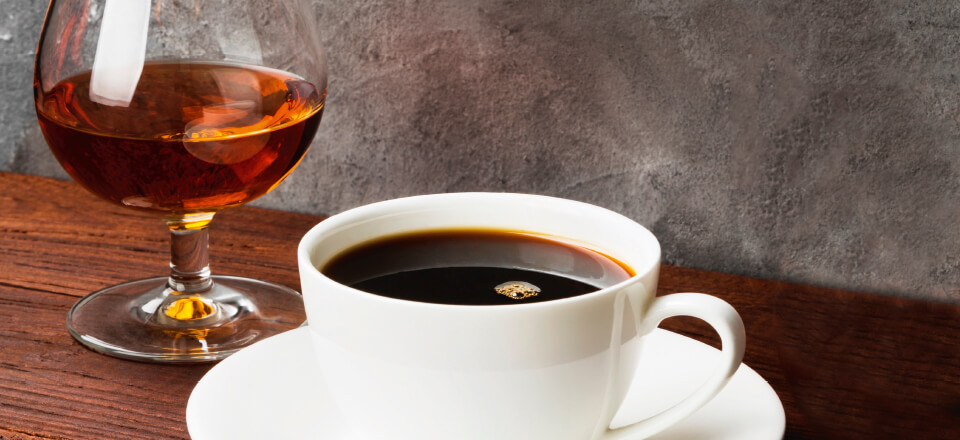 Lidt godt til kaffen, en lille til silden – de ældre er på vej ud i regulære alkoholmisbrug