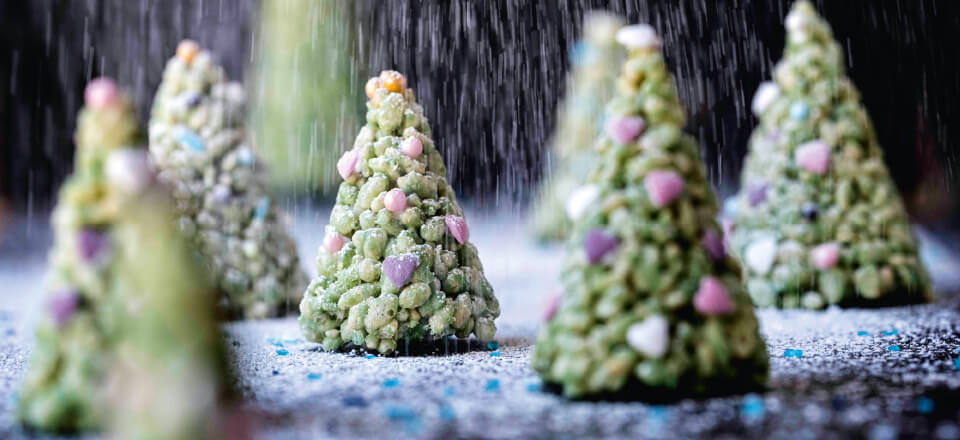 Knasende chokolade-juletræer til en vegansk og plantebaseret jul