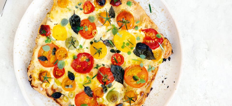 Skøn pizza med bagte grønsager